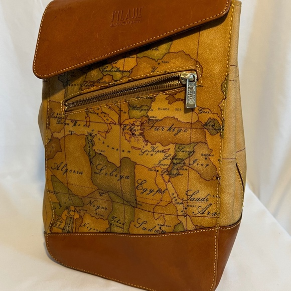 ALVIERO MARTINI 1A Classe Geo Collection Leather Flap Magnetic Closure Backpack main image 9